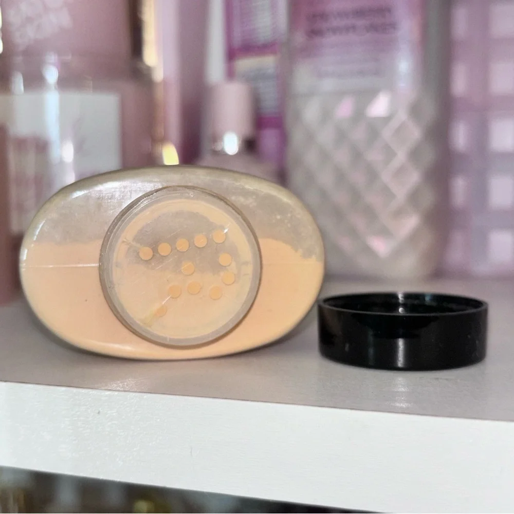 💝NEW Makeup Revolution Banana Baking Powder💝